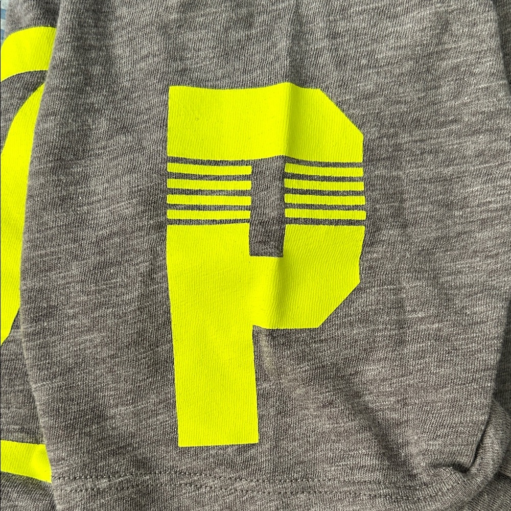 PINK Victoria's Secret Heather Gray V-Neck Tee - Picture 3 of 4